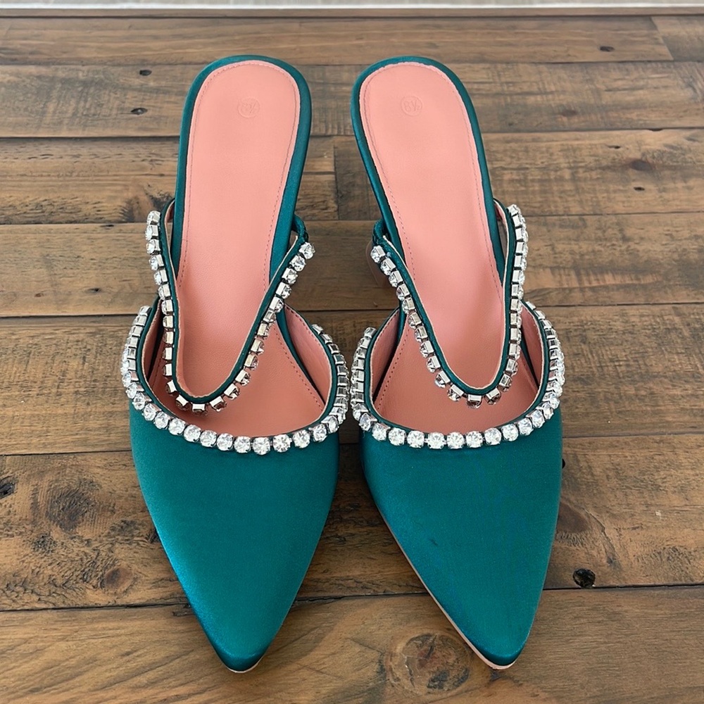 Emerald green heel